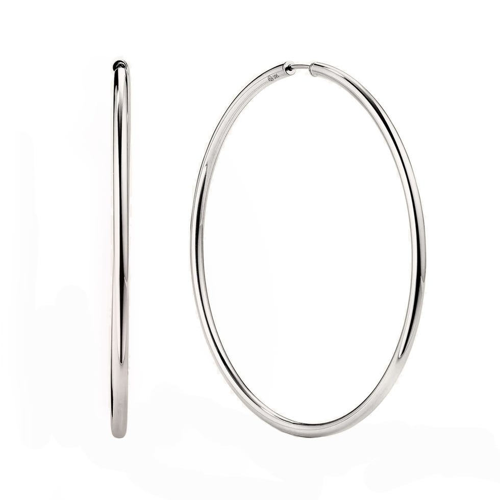 Des cerceaux minces surdimensionnés Des cerceaux minces surdimensionnés