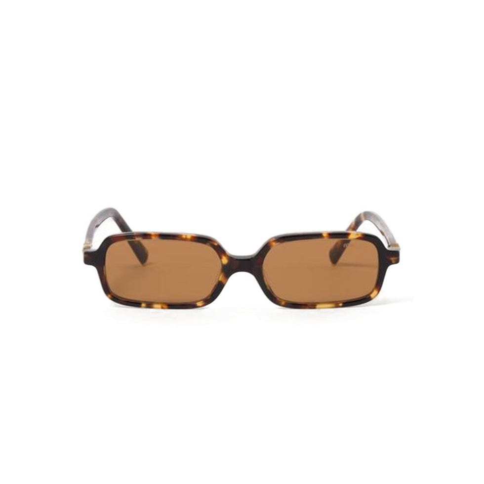 Considérer les lunettes de soleil