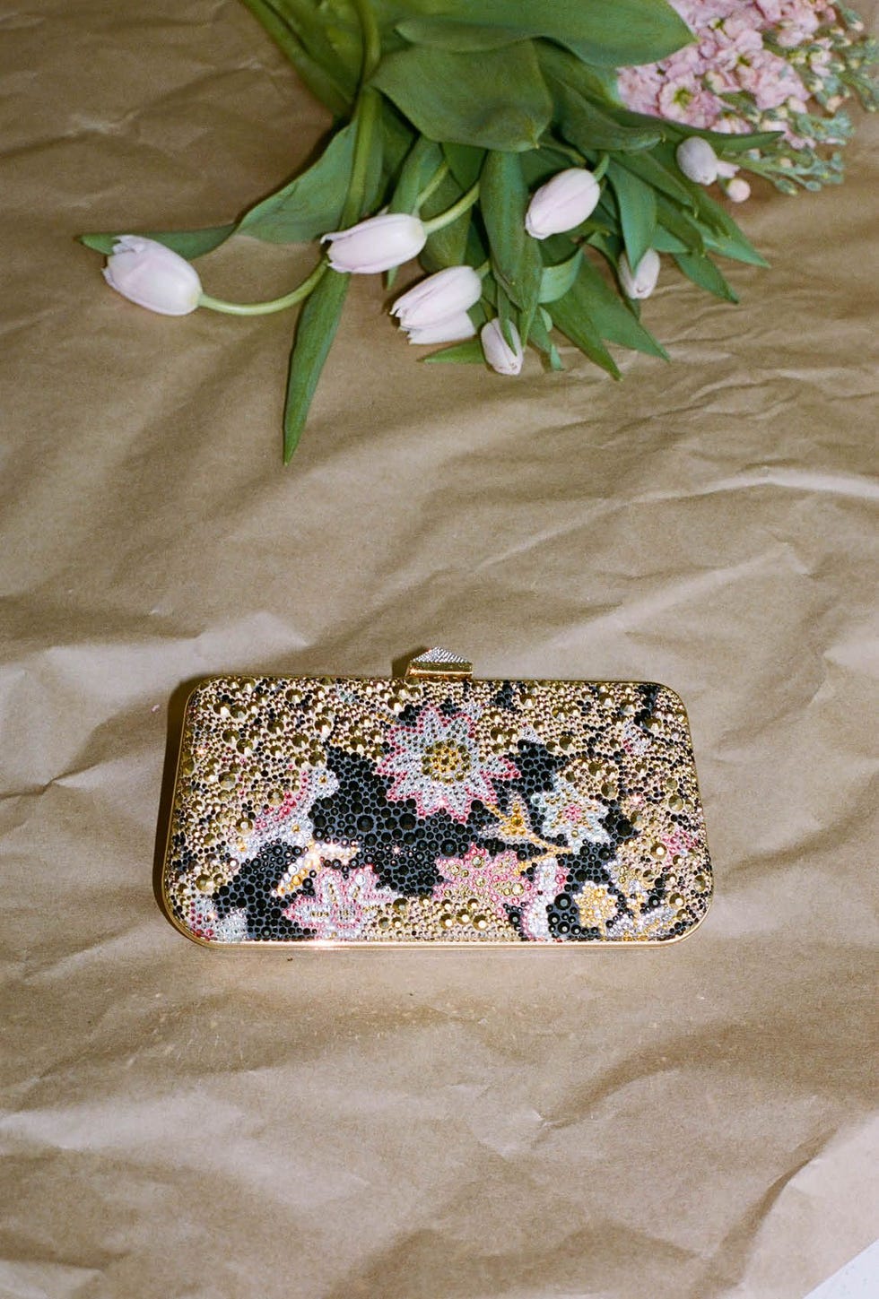 Transporter des secrets de cristal floral minaudere