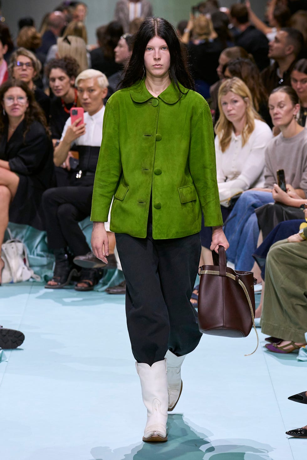 PRADA Spring / été 2025 Image de piste du modèle
