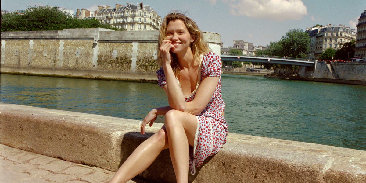 La nouvelle collaboration de J.Crew et Rouje est «New York des années 90 rencontre la fille parisienne»