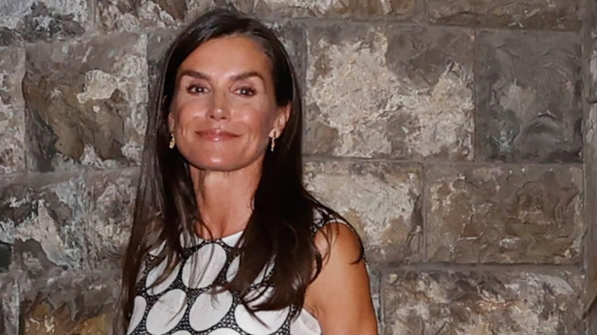 El look de la reina Letizia para una noche de cine en Mallorca con sus hijas