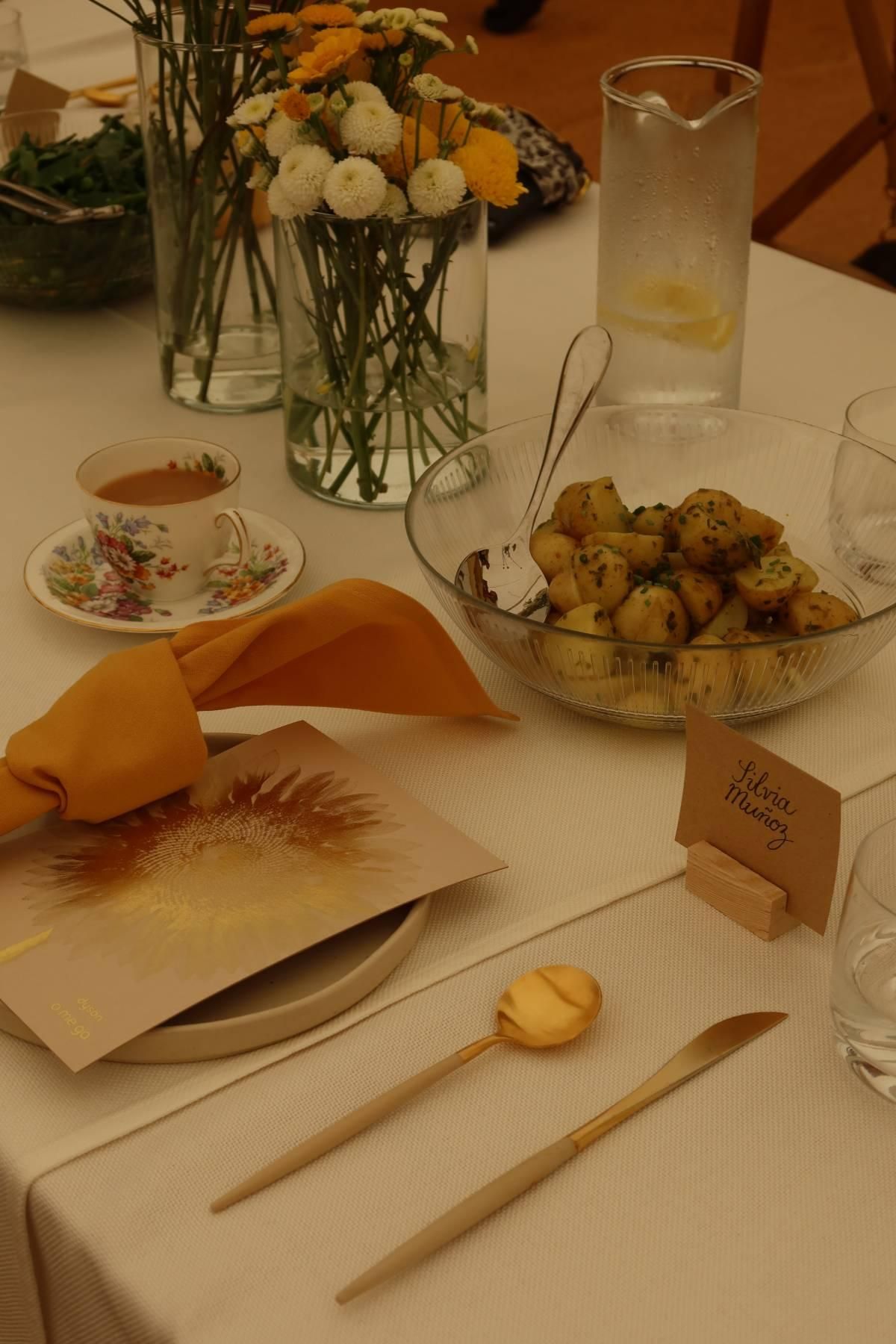 La table, prête à créer une expérience avec tous les sens