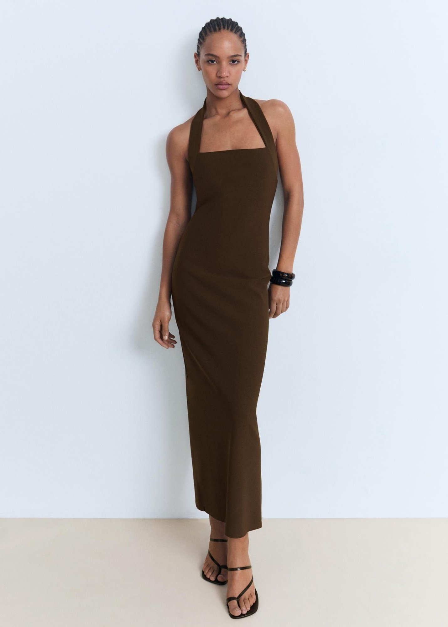 Robe brune mi-licolaire