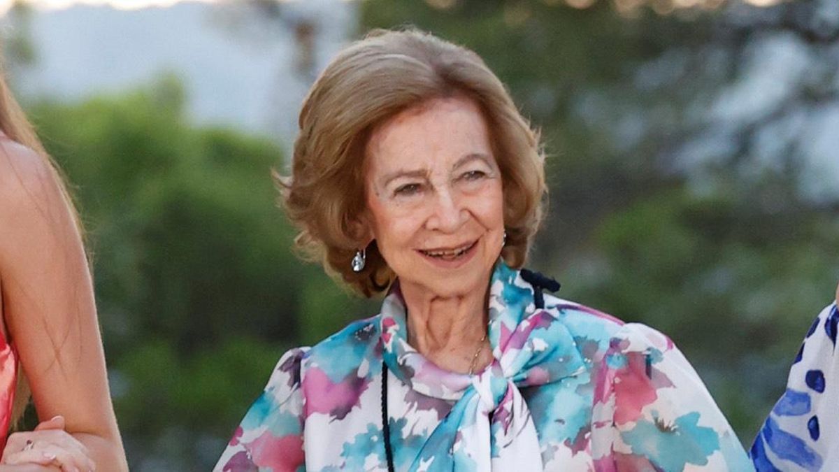 El bolso mini de la reina Sofía que afirma que las tendencias no tienen edad