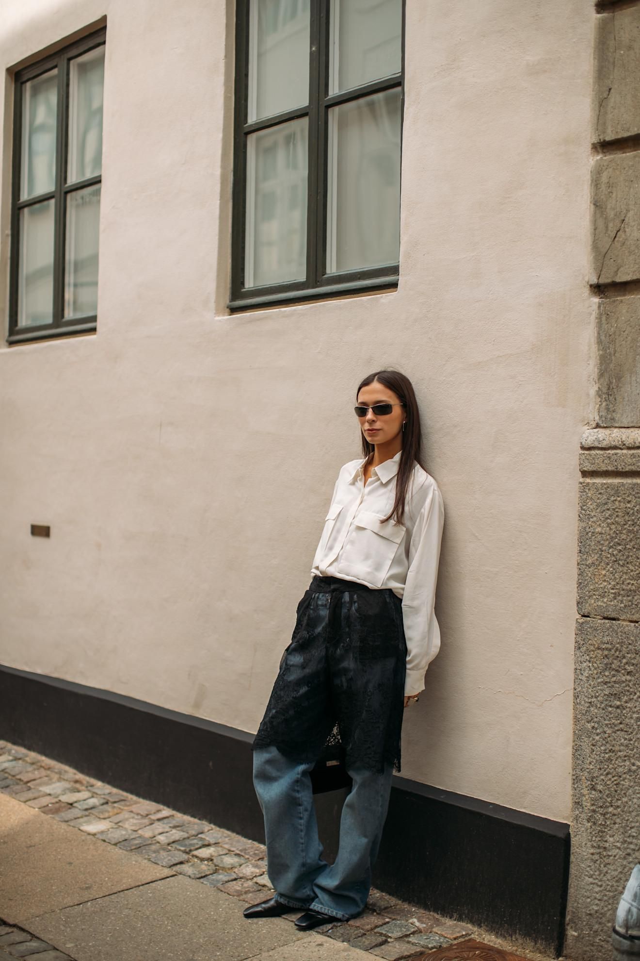 Jupe en dentelle + jeans, la combinaison proposée par le «style de rue» de Copenhague