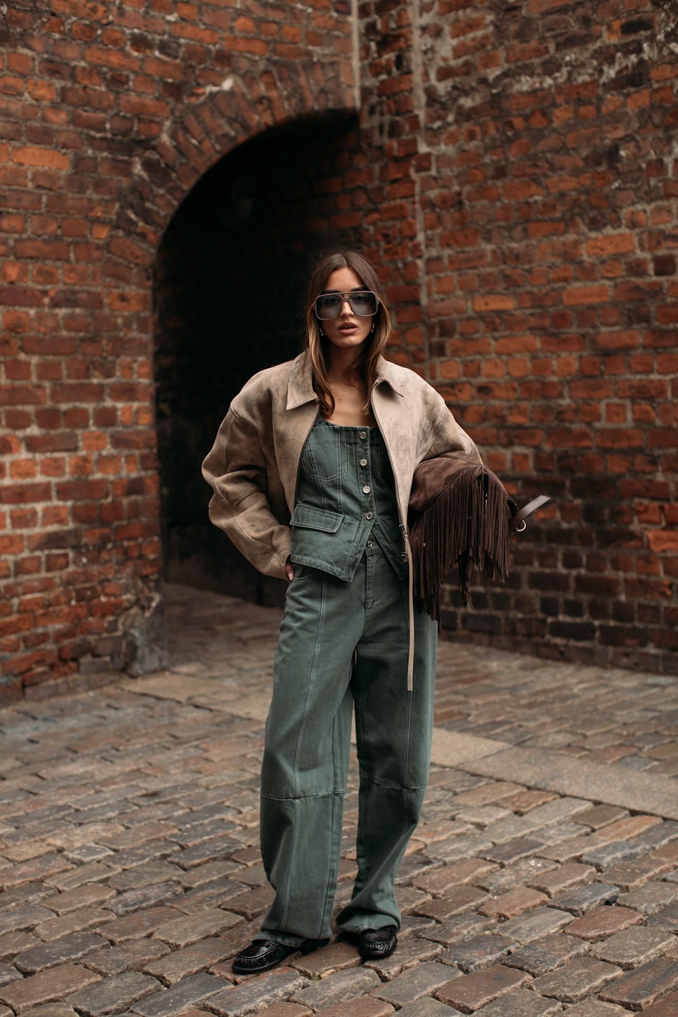 Le styliste espagnol Natichu Alcántara avec des chaussures plates dans le «style de rue» de Copenhague