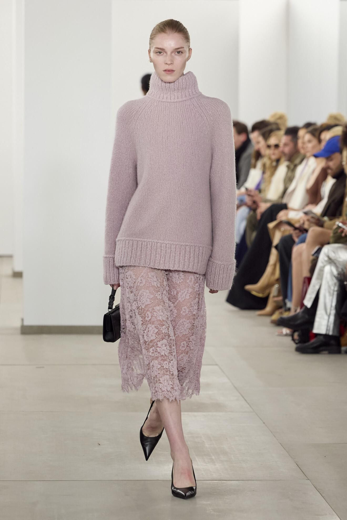 Jupe en dentelle combinée avec le point