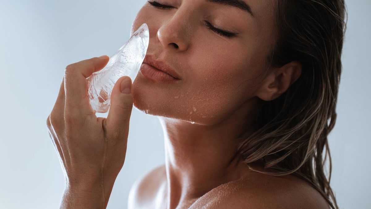 Pedro Catalá, cosmetólogo, sobre la tendencia ‘ice dunking’: “sumergir la piel del rostro en agua con hielo con frecuencia puede debilitar la barrera cutánea”