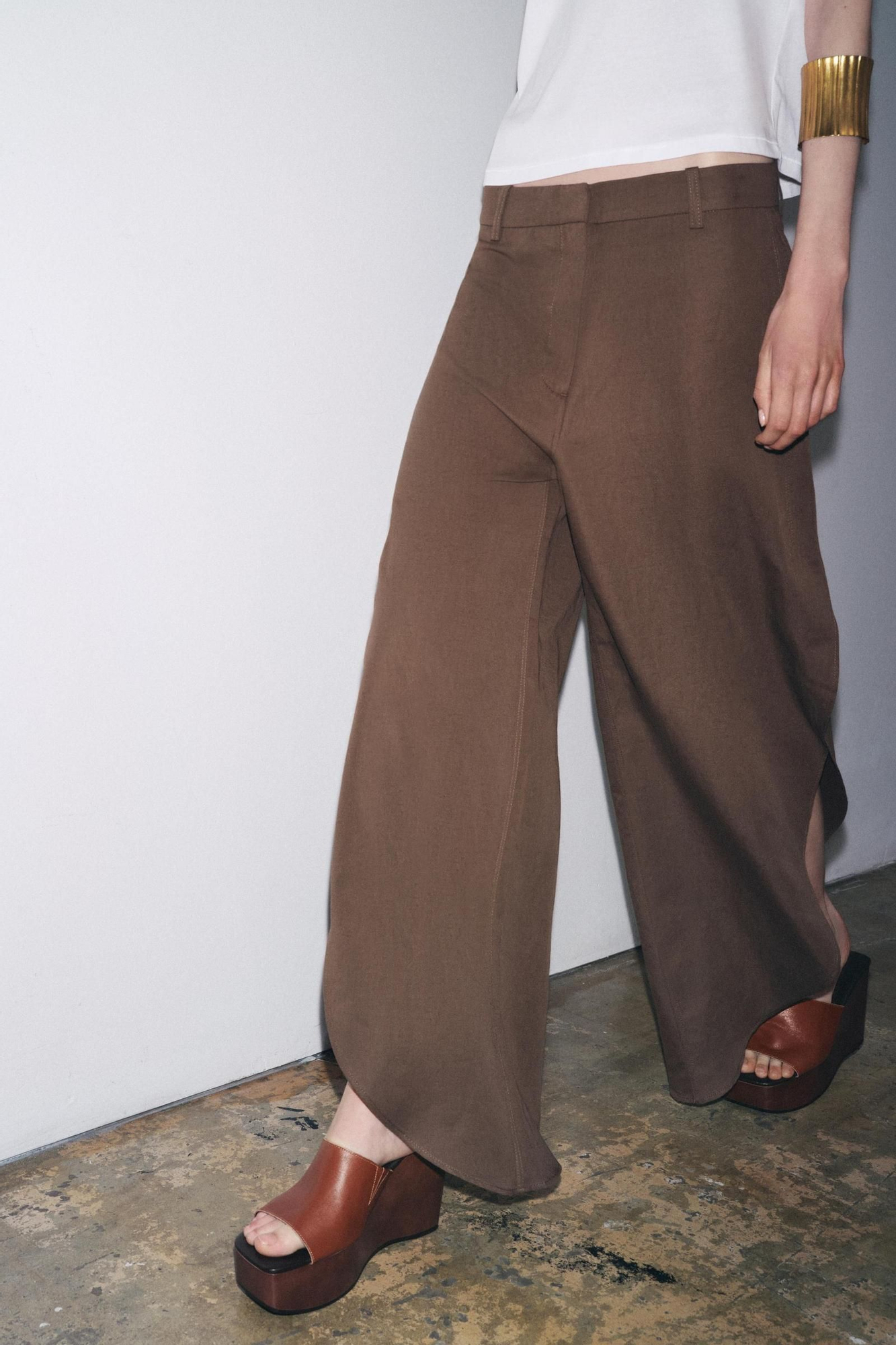 Pantalon large avec ouvertures