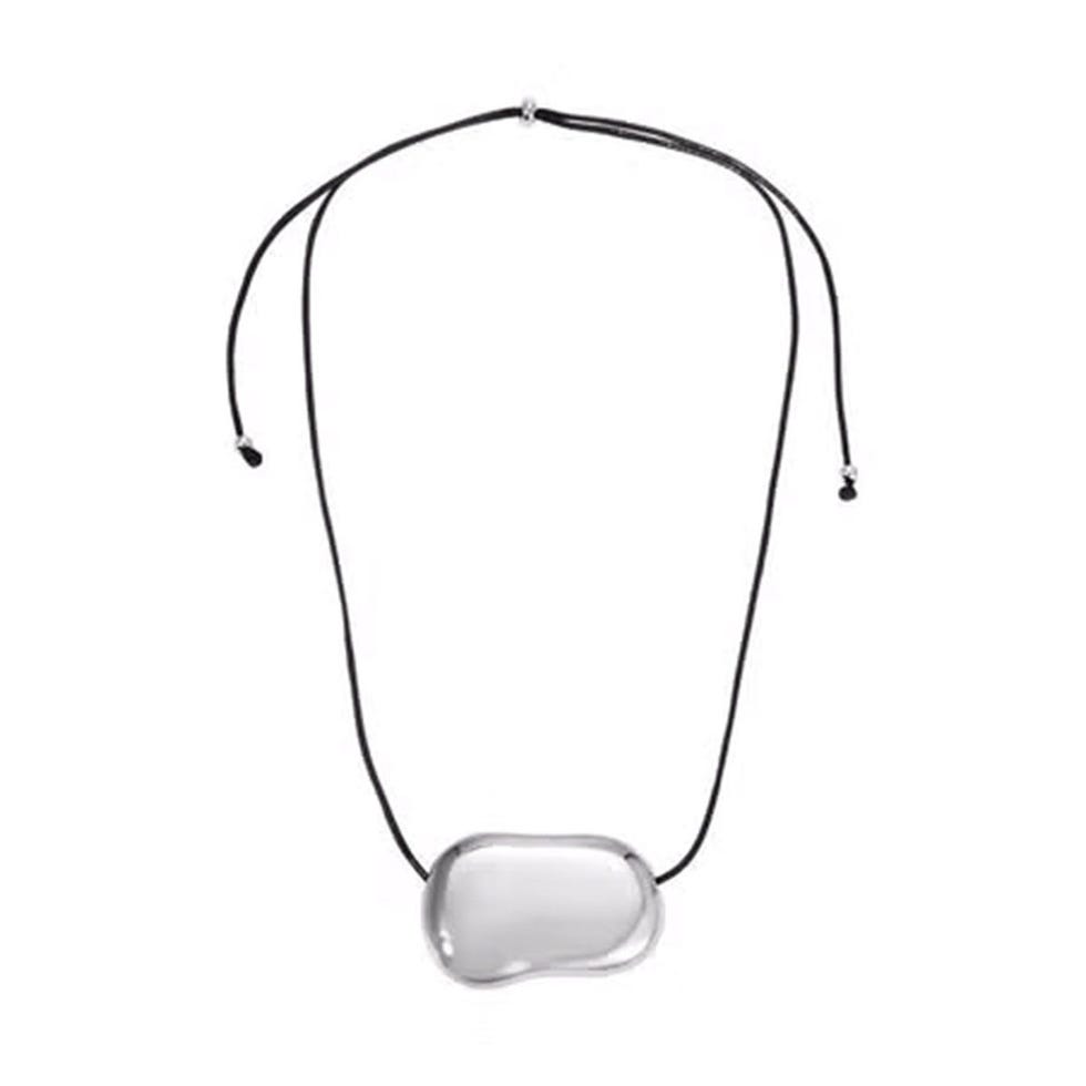 Julia Collier de cordon orné de Silver Julia Collier de cordon orné de Silver