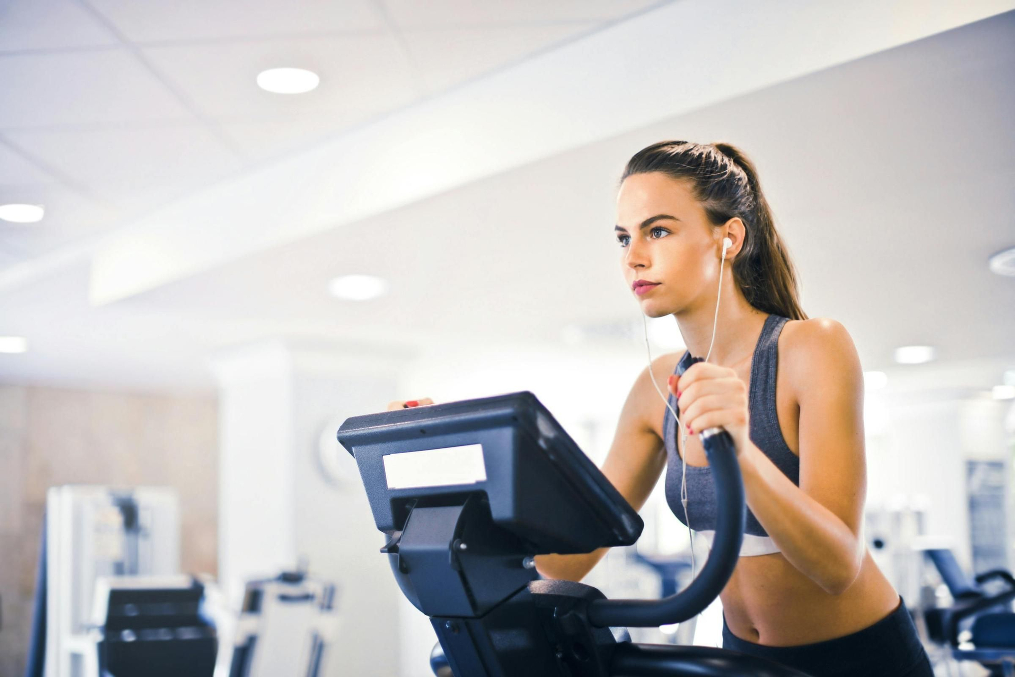 Femme faisant du cardio