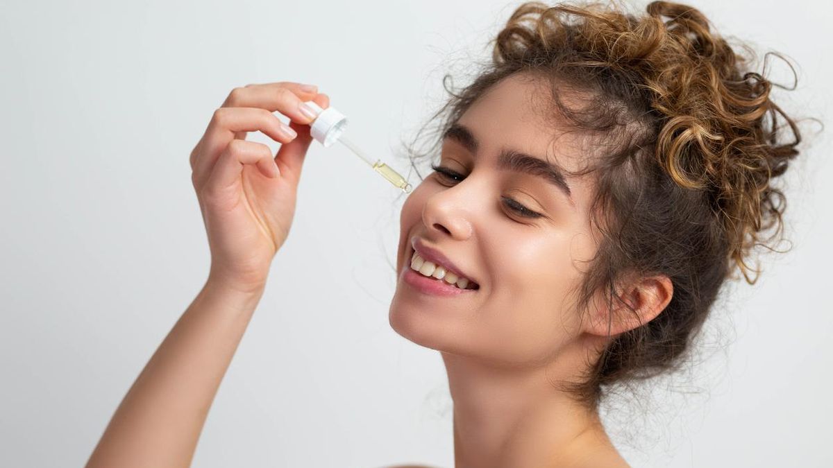 Basado en la opinión de las editoras de belleza: el mejor sérum antiedad iluminador baratísimo con vitamina C y centella asiática