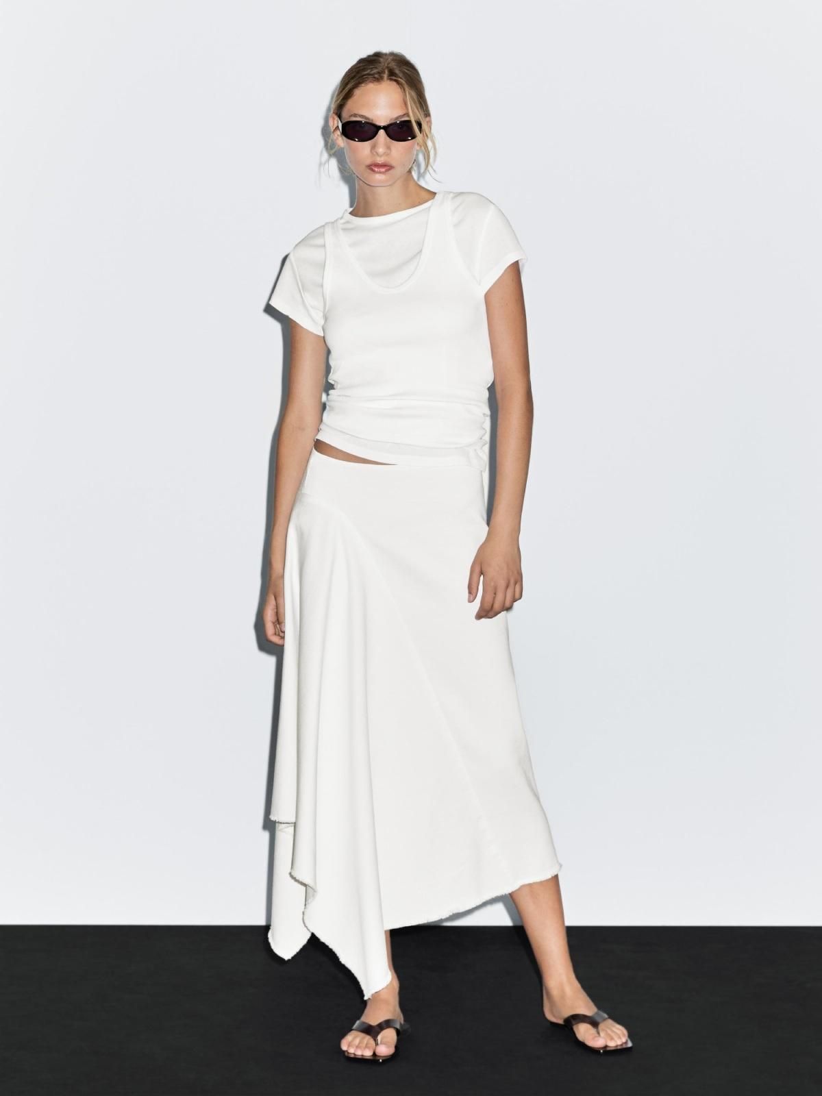 Jupe de cow-girl asymétrique Massimo Dutti (59,95 euros).