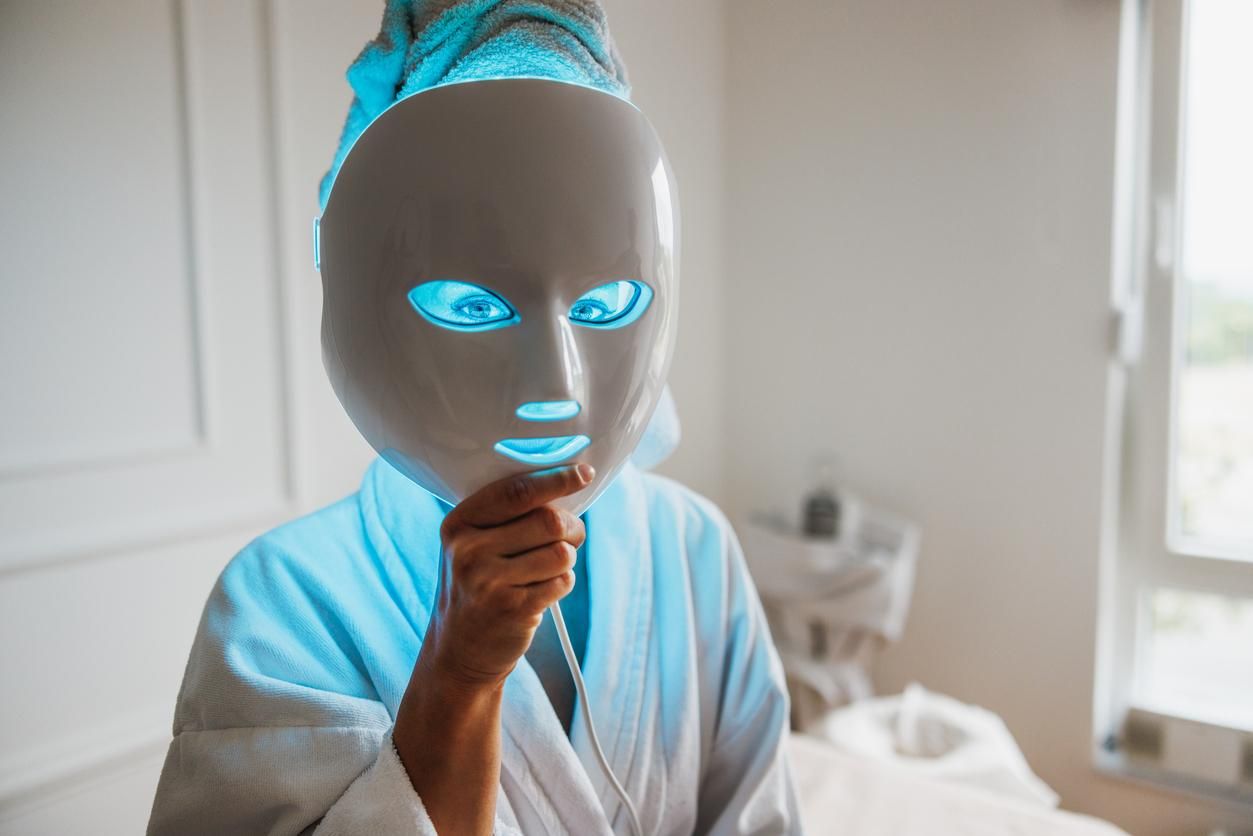 Los motivos por los que en las máscaras de luz led ahora triunfa la luz azul