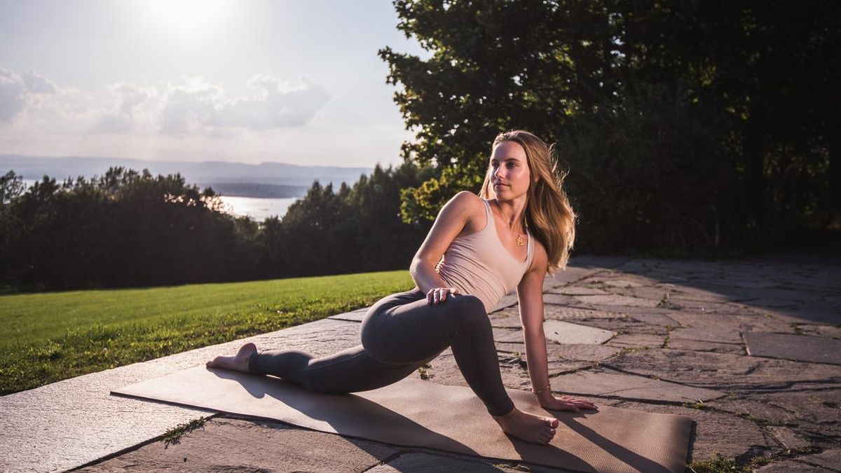 Xuan Lan, experta en yoga: "Te propongo 5 ejercicios enfocados a las caderas que también fortalecen algunos músculos”