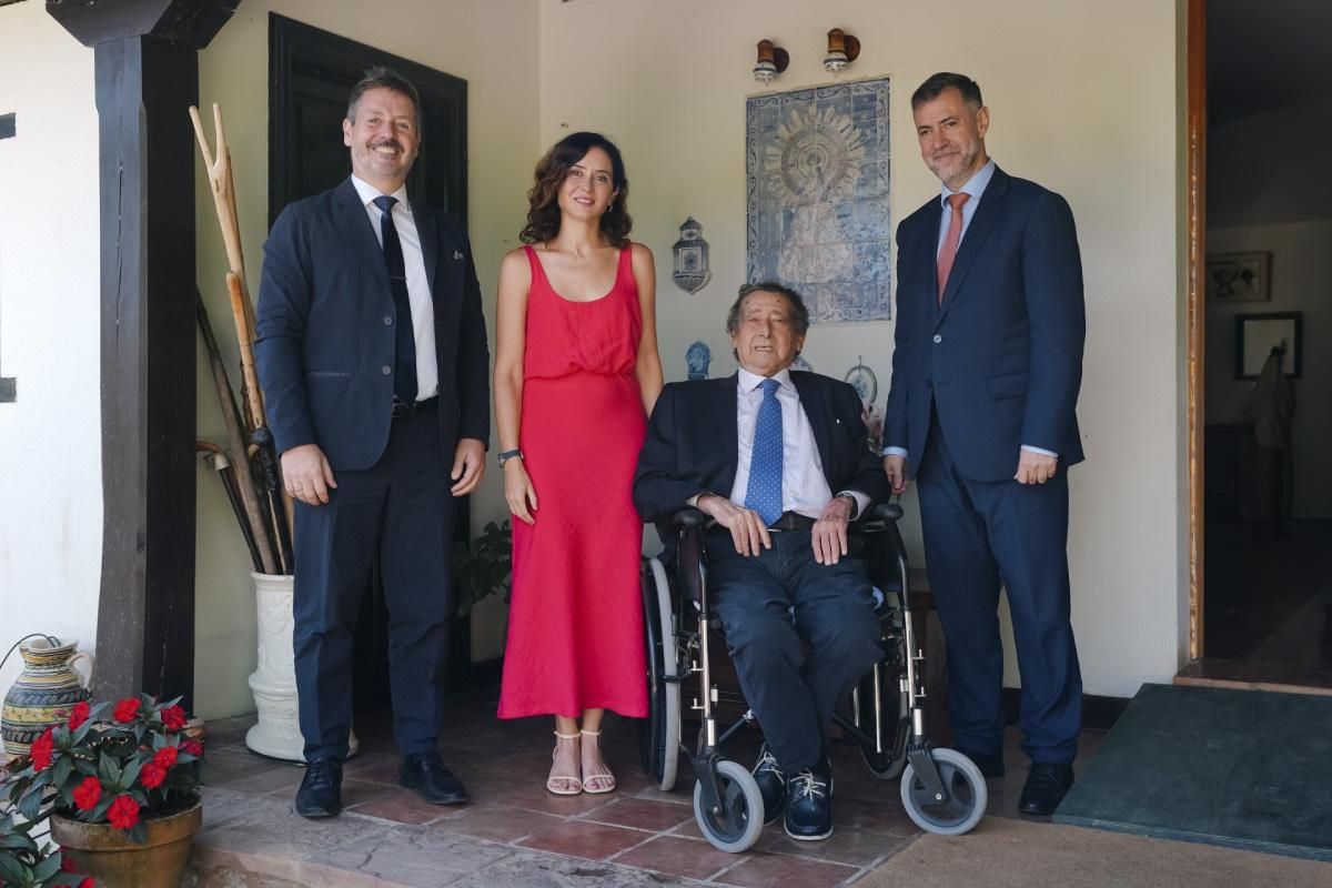 Isabel Díaz Ayuso ressemble à une robe rouge écarlate de moins de 6 euros de Zara