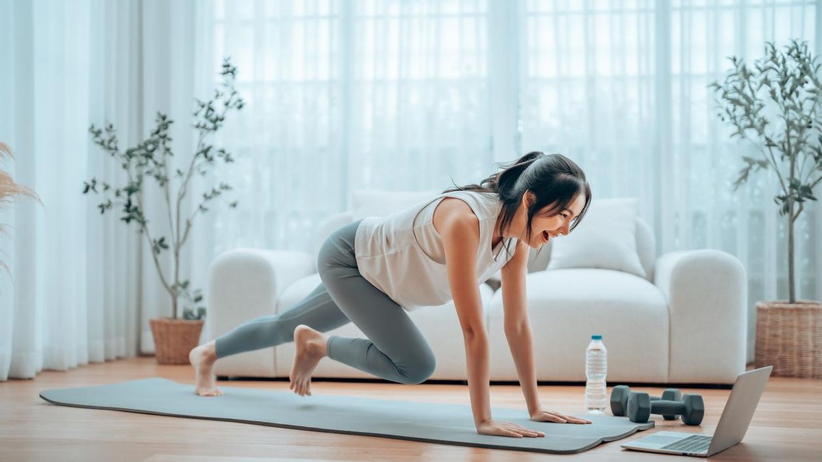 Tres ejercicios de cardio que sí puedes (y debes) hacer con 40 años y más según la entrenadora Jimena Villegas: “El cardio es bueno a cualquier edad si se hace con precaución”