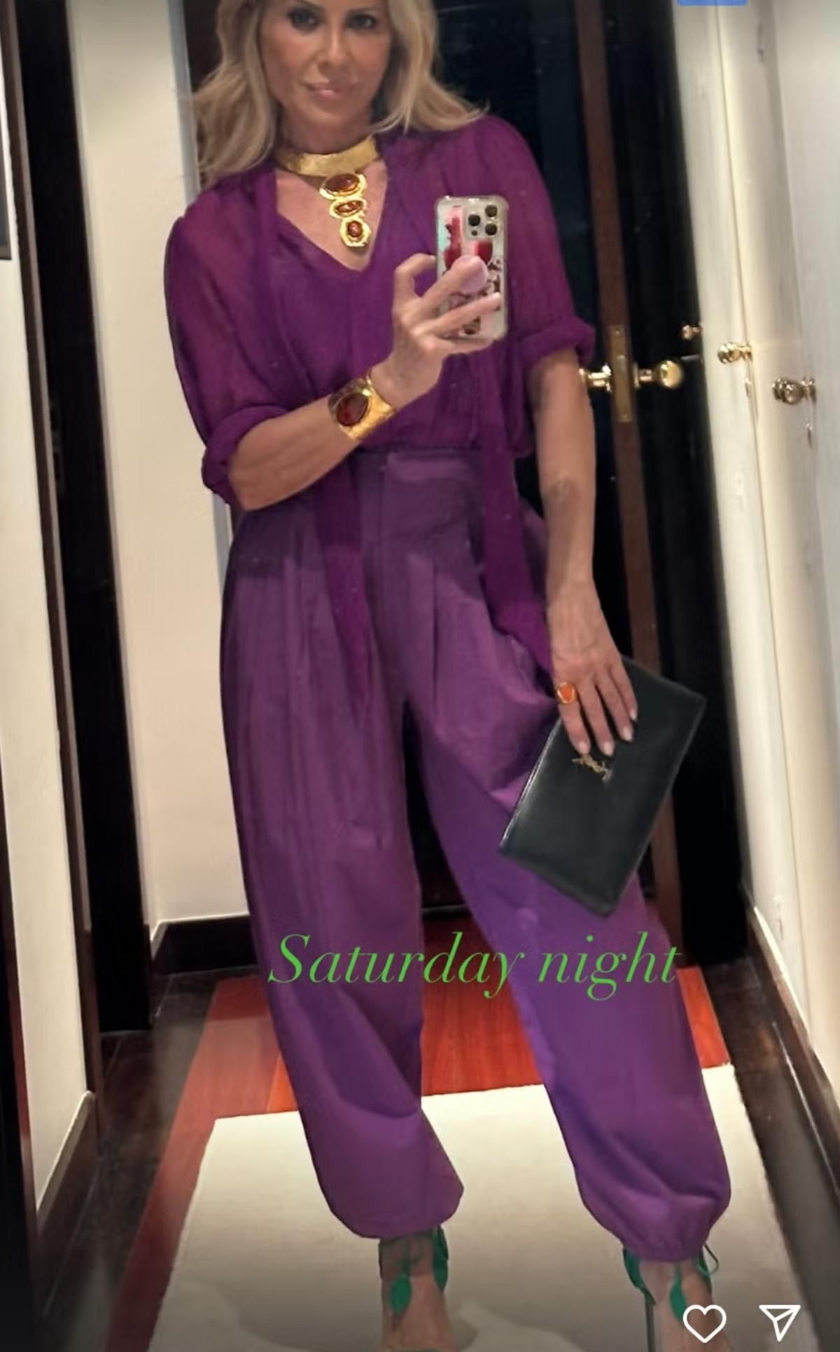 Marta Sánchez avec un ensemble violet