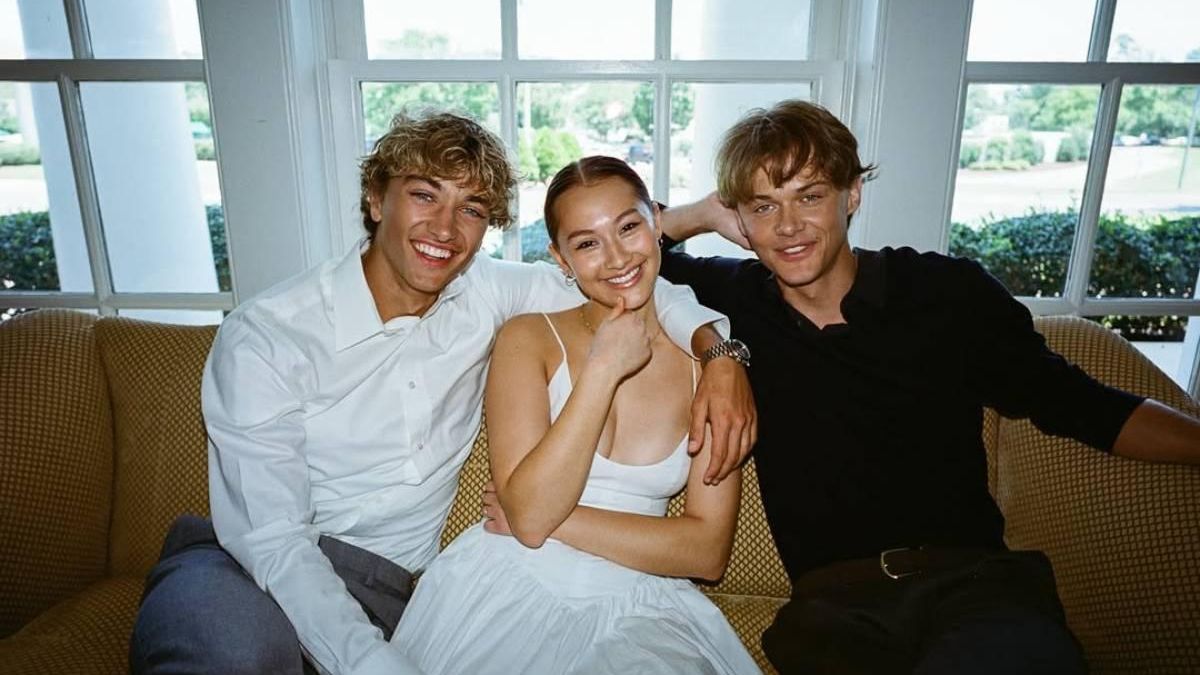Gavin Casalegno, Lola Tung y Christopher Briney, los protagonistas de
