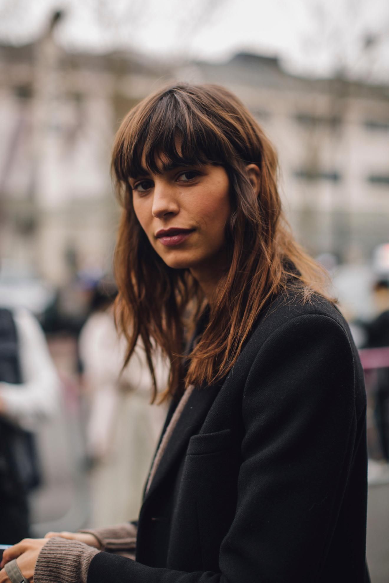 Boho frange avec une coupe de mulet midi