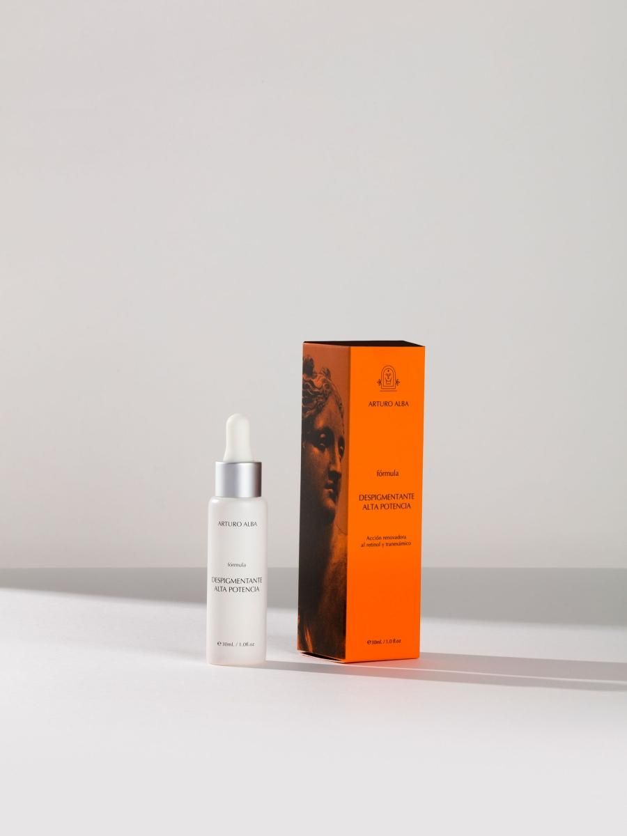 Dépigmentant haute puissance d'Arturo alba formulée avec de l'acide tranexamique, du rétinol 0,15%, de la niacinamide, de l'arbutine et de la vitamine C stabilisée