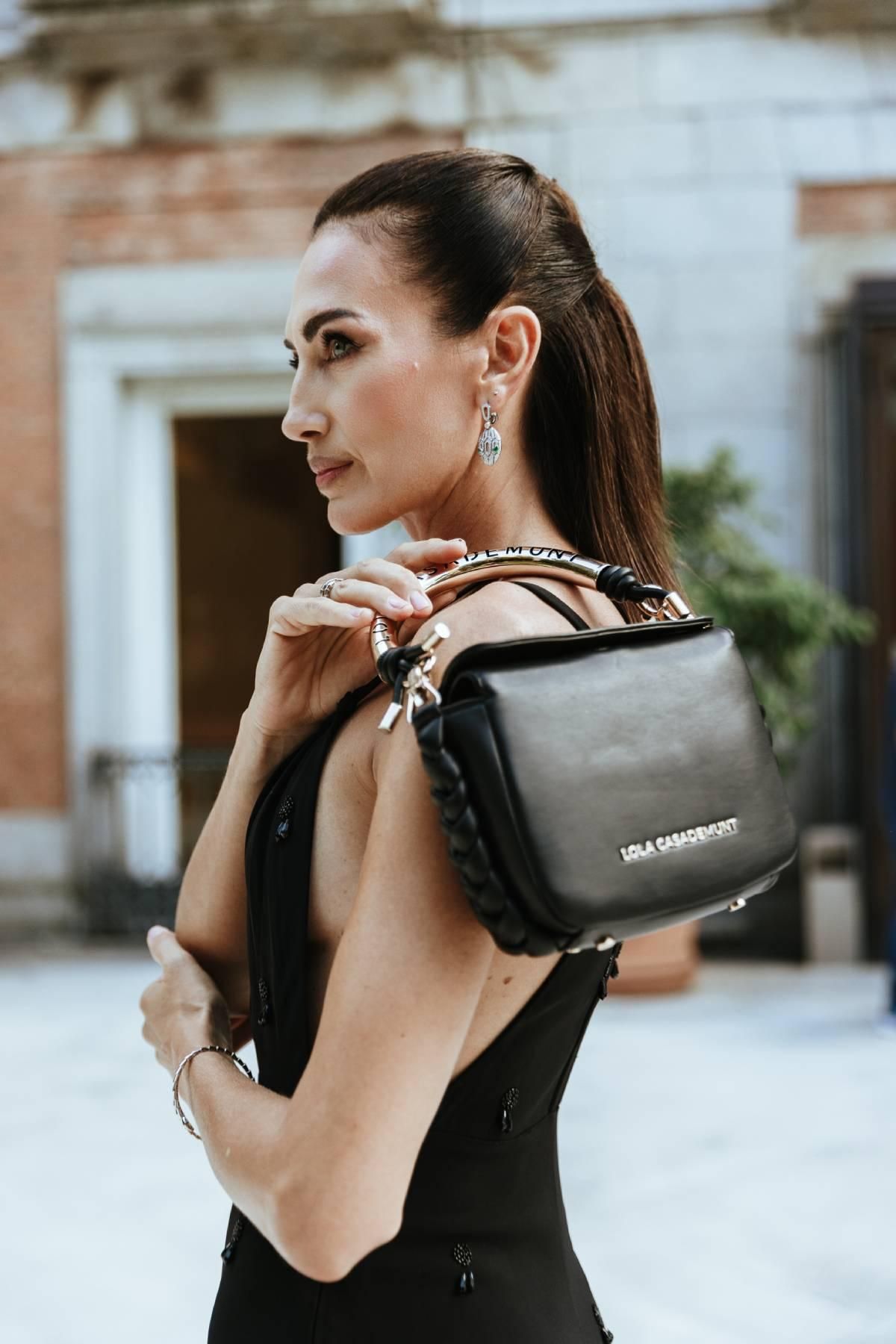 Nieves Álvarez, espectactular con el nuevo bolso de Lola Casademunt