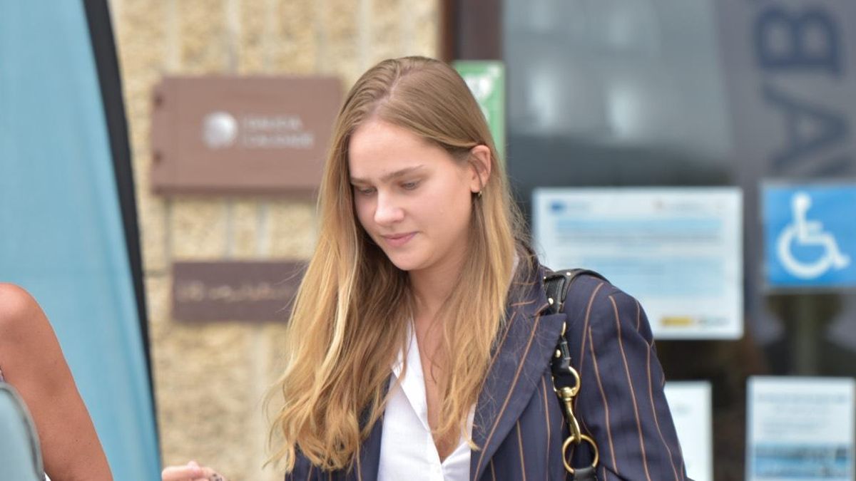 Irene Urdangarin sorprende en el puerto de Sanxenxo con su abuelo y su tía: su