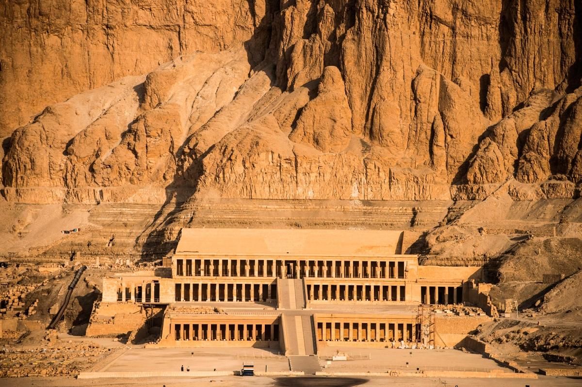 Les rois ouvriront en Égypte l'éclairage du temple de Hathepsut.