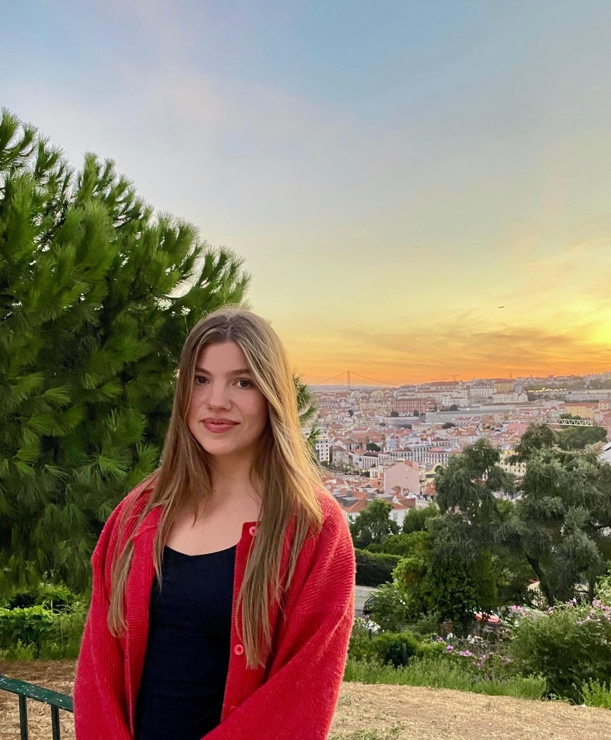 Sofia parie sur la couleur rouge à Lisbonne