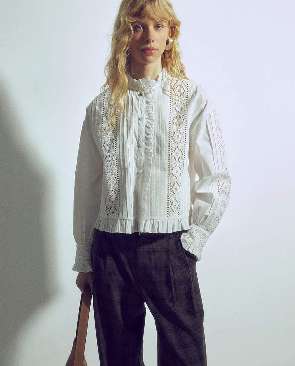 Lace et dépliants blancs