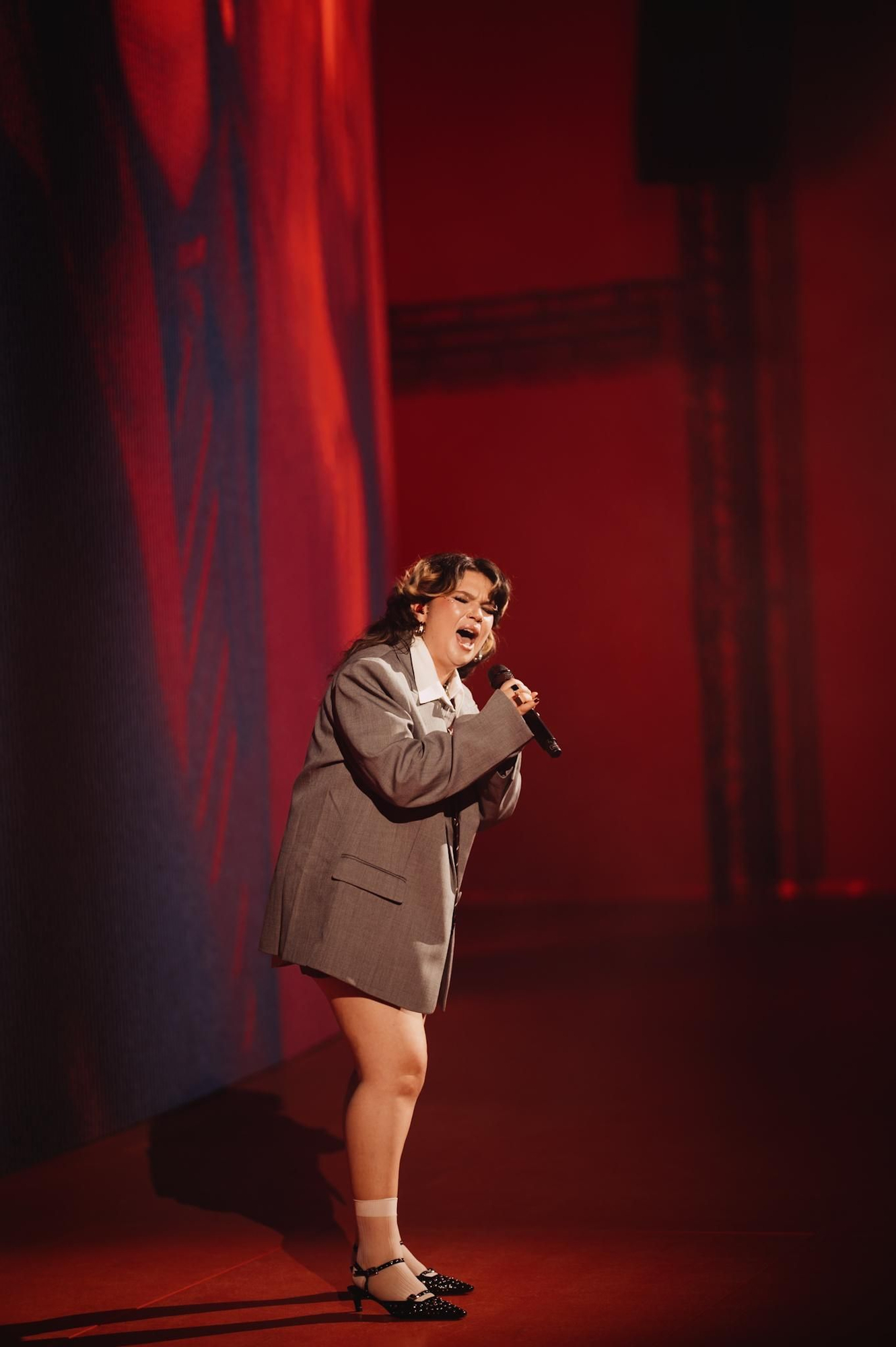 Lola Young, la grande surprise du défilé H&MP; MA / W 2025