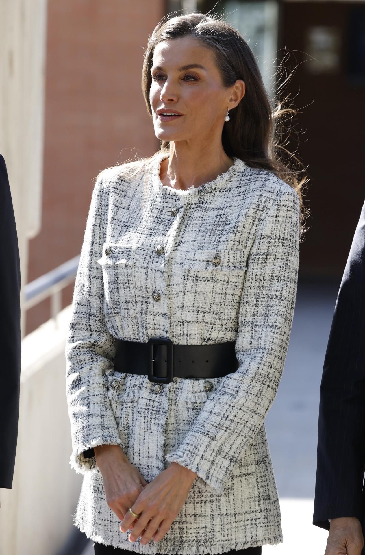 Le regard de la reine Letizia à Salamanque, en détail.
