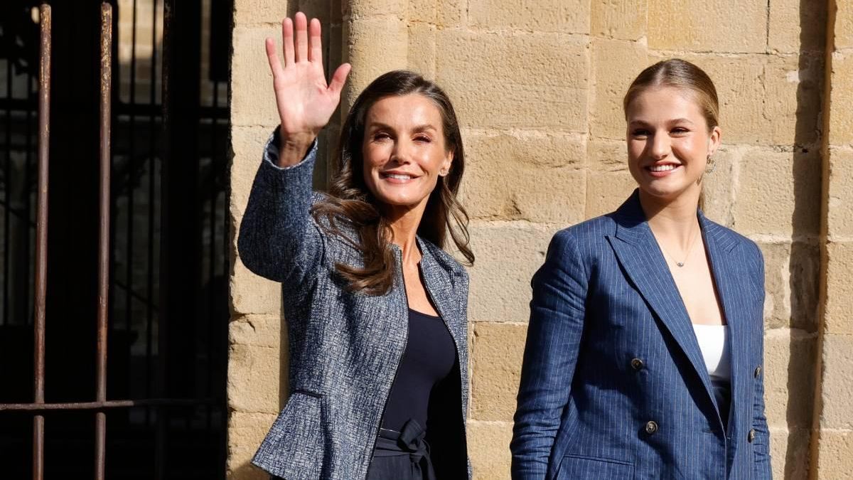 La reina Letizia acompaña a la princesa Leonor en su debut como princesa de Viana