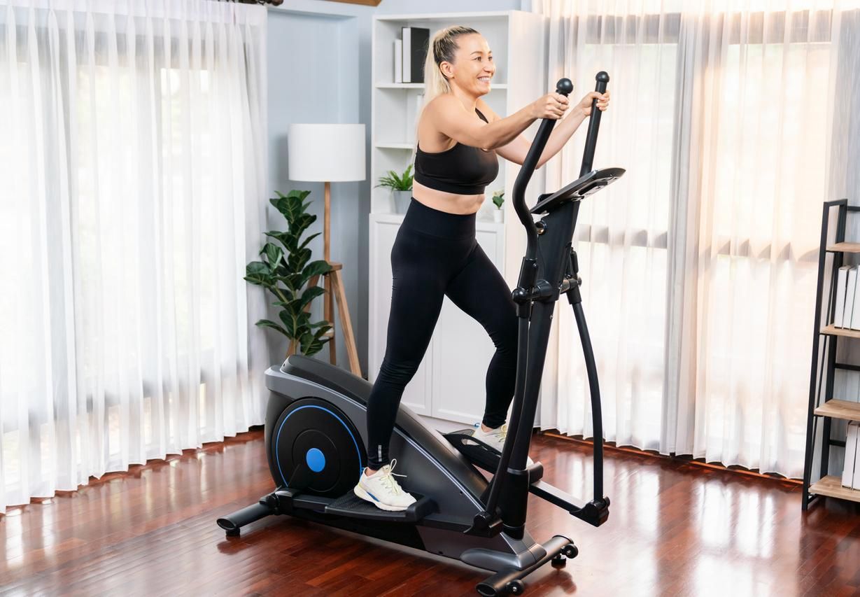 Formation elliptique à la maison, la meilleure pour les femmes de plus de 40 ans pour leur faible impact