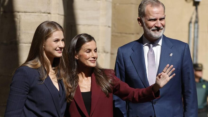 Bravo et «selfies» avec les pamplons: l'arrivée passionnante des rois et duonor, princesse de Viana, à Navarra