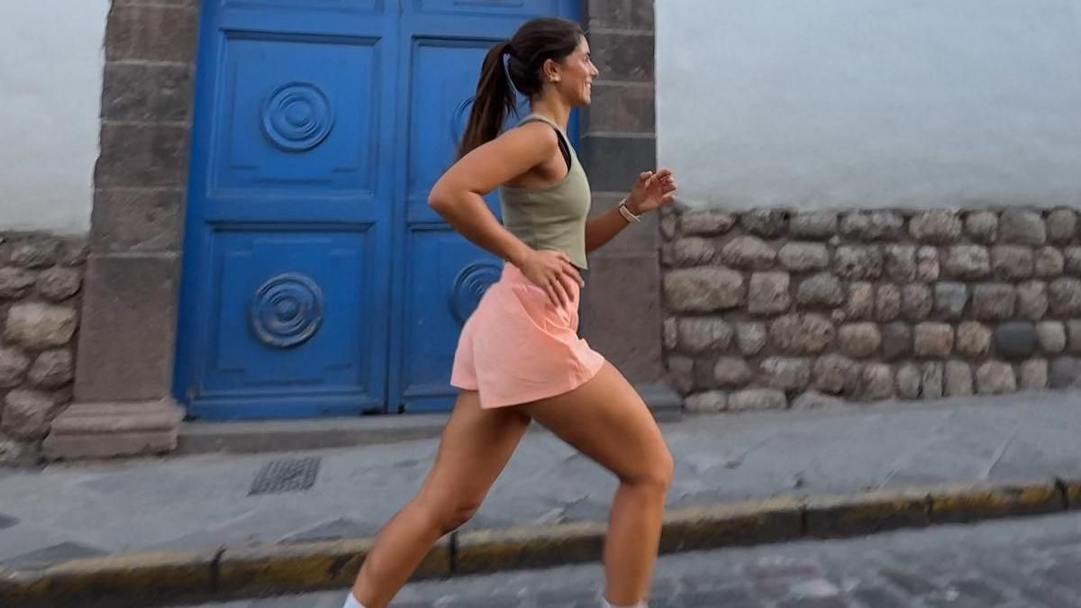 Sara Baceiredo con unas zapatillas New Balance para correr
