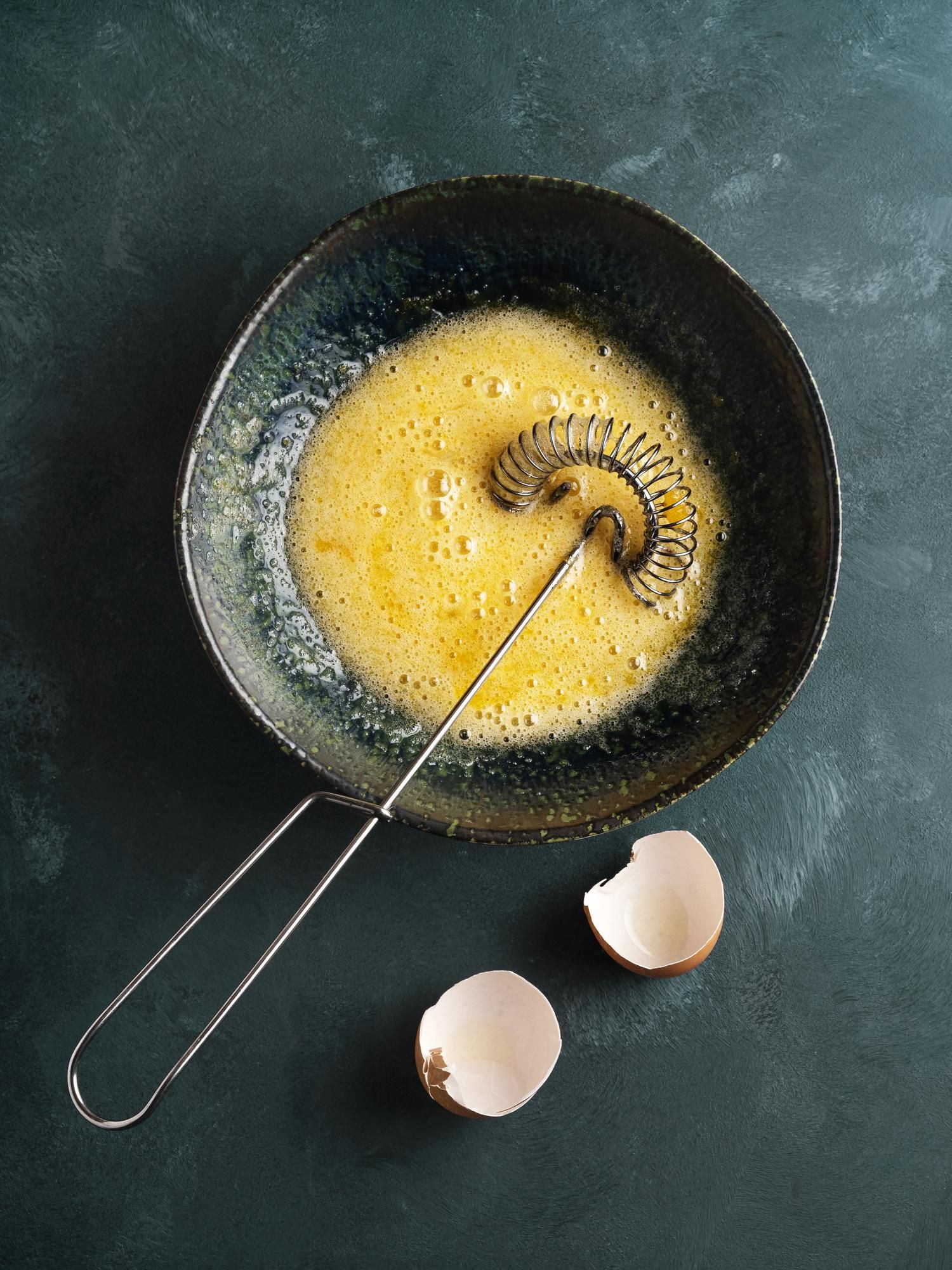 Œufs de la barbe pour faire une omelette