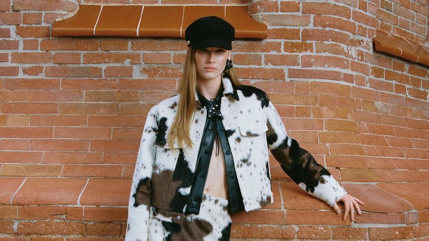 El look viral de estampado de vaca
