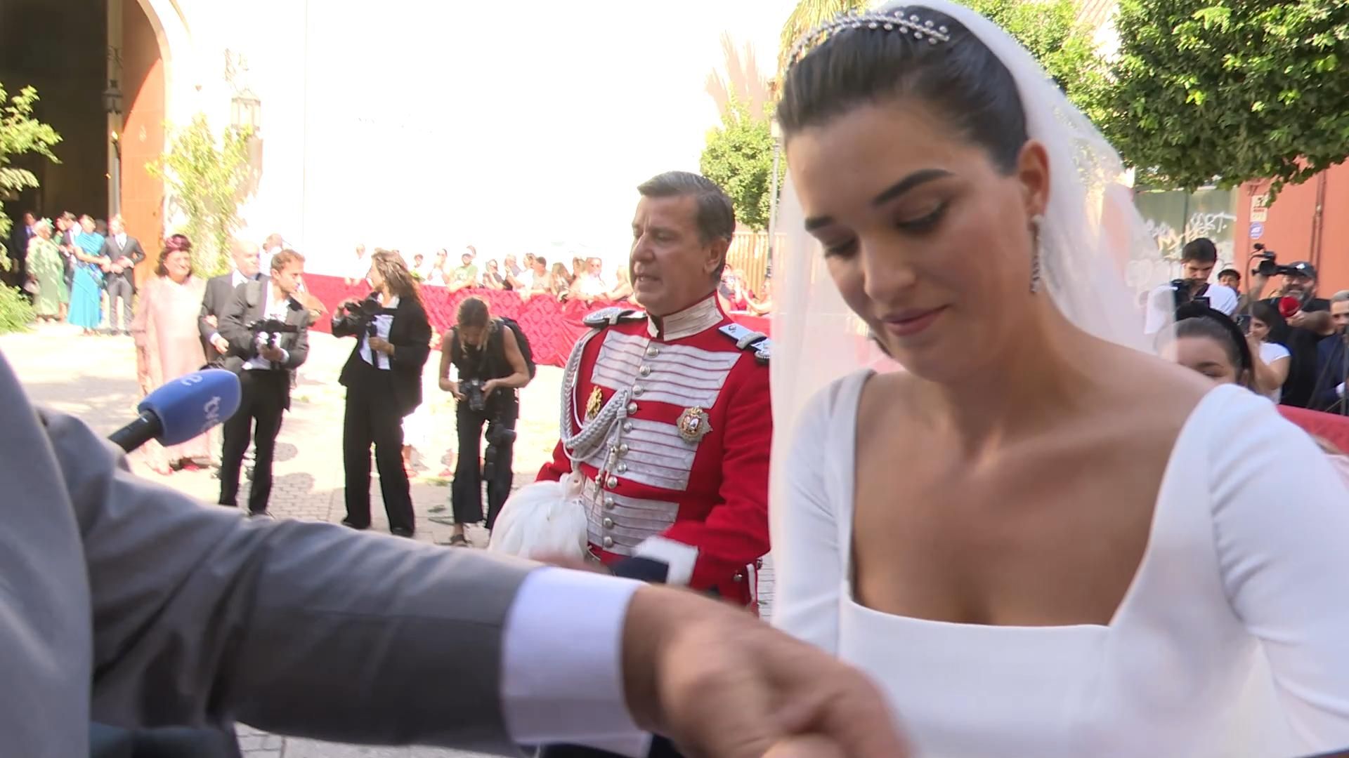 Todos los invitados a la boda de Cayetano Martínez de Irujo y Bárbara Mirjan en Sevilla