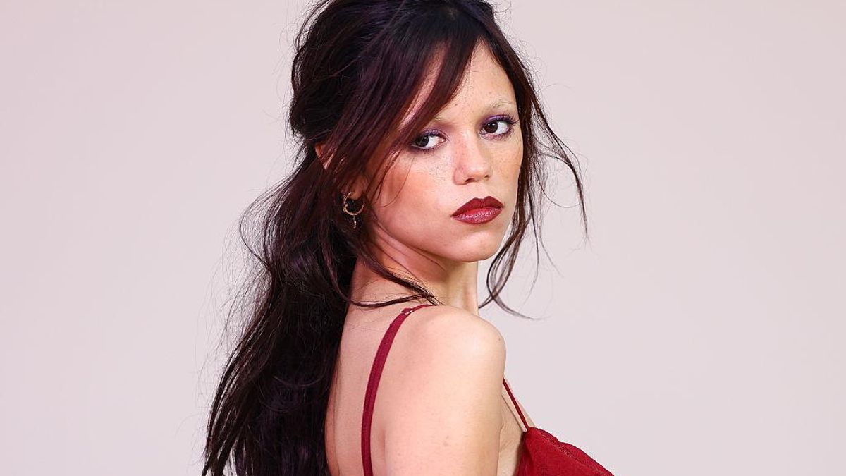 Cómo es la tendencia de maquillaje ‘dark feminine’ que arrasa este otoño