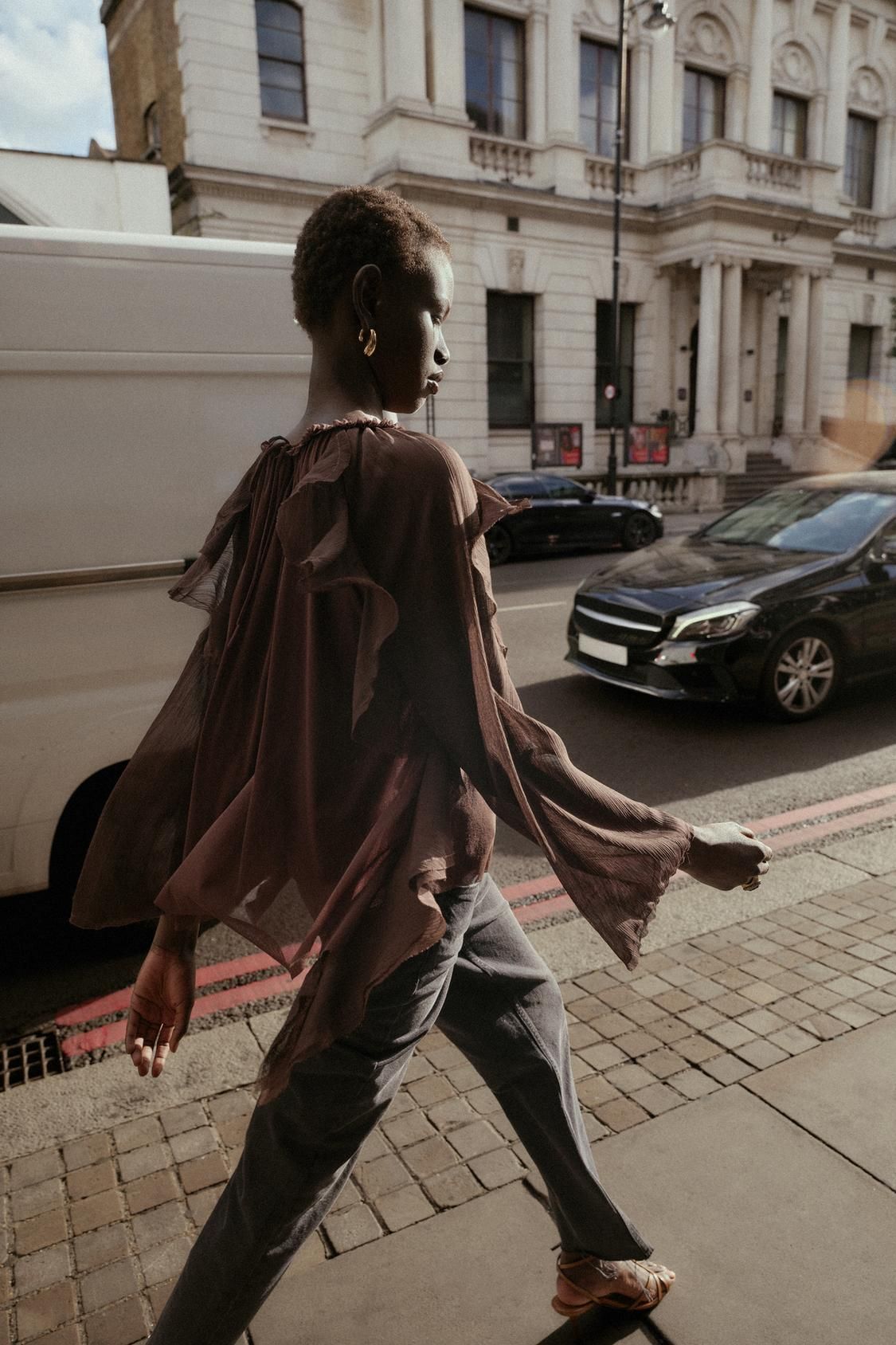 Chemisier brun volant