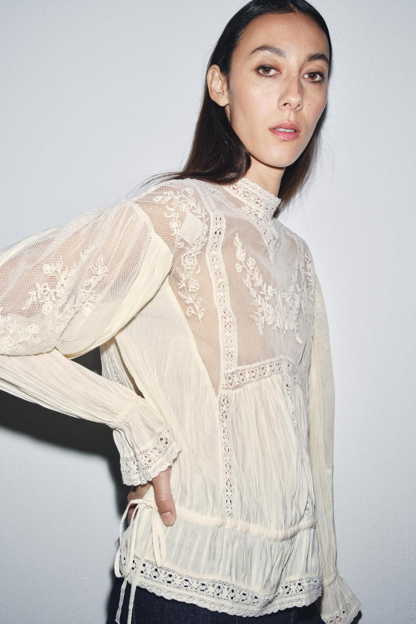 Transparences et broderies romantiques blanches