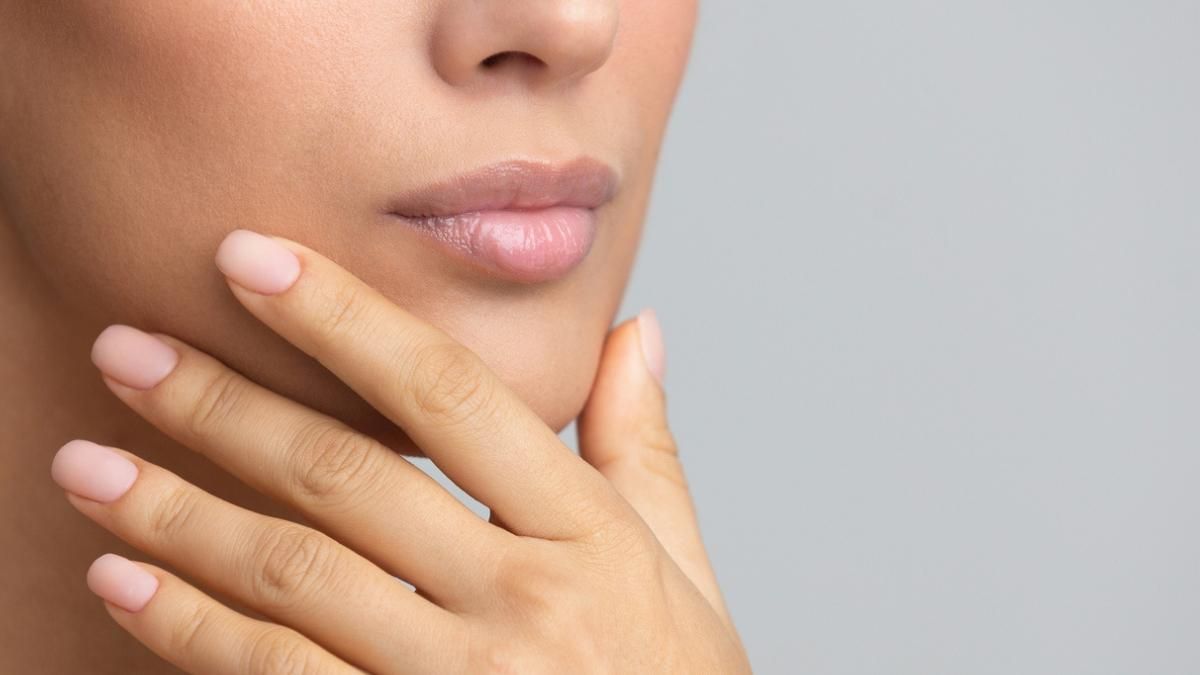 Manicura de uñas nude