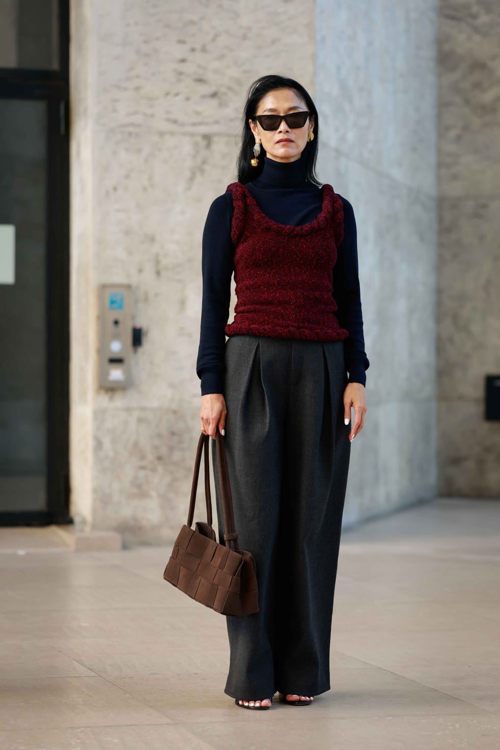 tenue à la mode comprenant un ensemble superposé