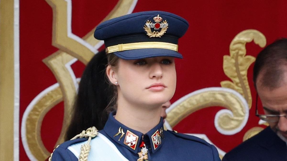 El uniforme gala de alférez del Ejército del Aire de la princesa Leonor para el Día de la Hispanidad