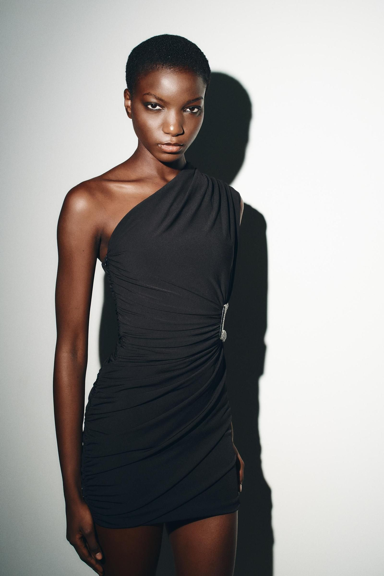 Robe courte noire à paillettes