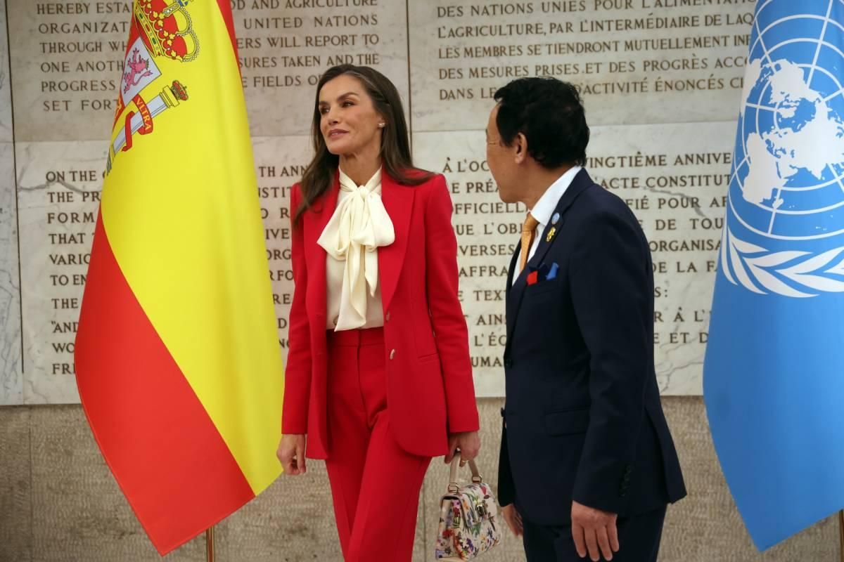 Détail des accessoires de la reine Letizia lors de sa rencontre à Rome avec la FAO