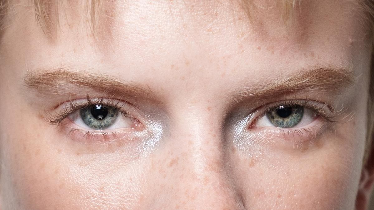 Las ojeras que se crean debajo de nuestros ojos restan brillo a nuestra mirada