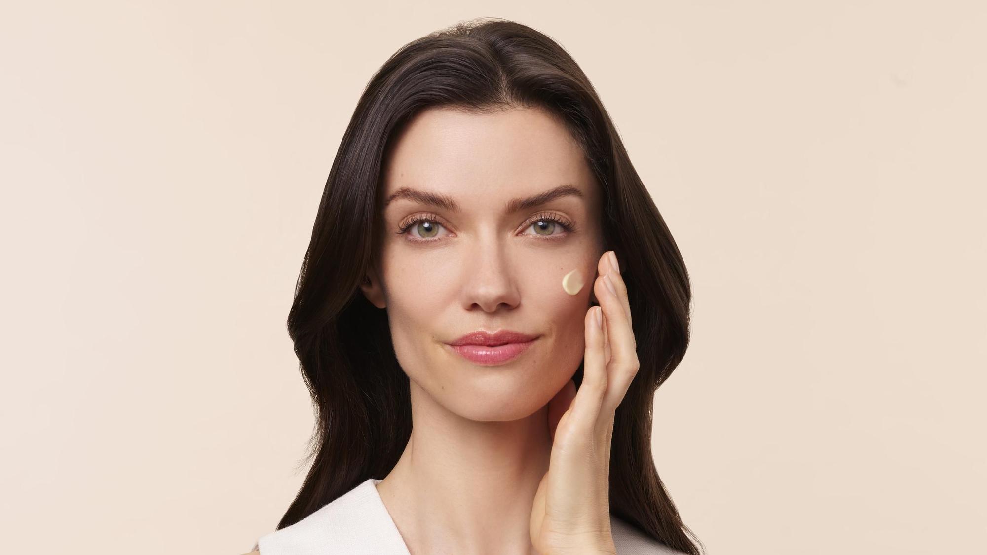 La révolution des soins de la peau qui réduit l'âge biologique de votre peau